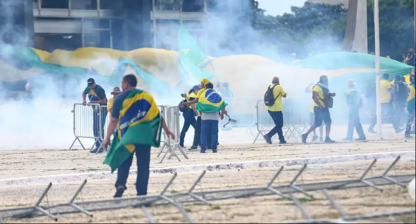 Atos criminosos do 8 de janeiro de 2023