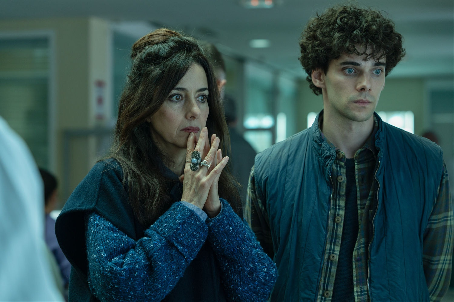 Cecilia Suárez (China Jurado) e Álvaro Rico (Elmer)  em cena de 'O Jardineiro'