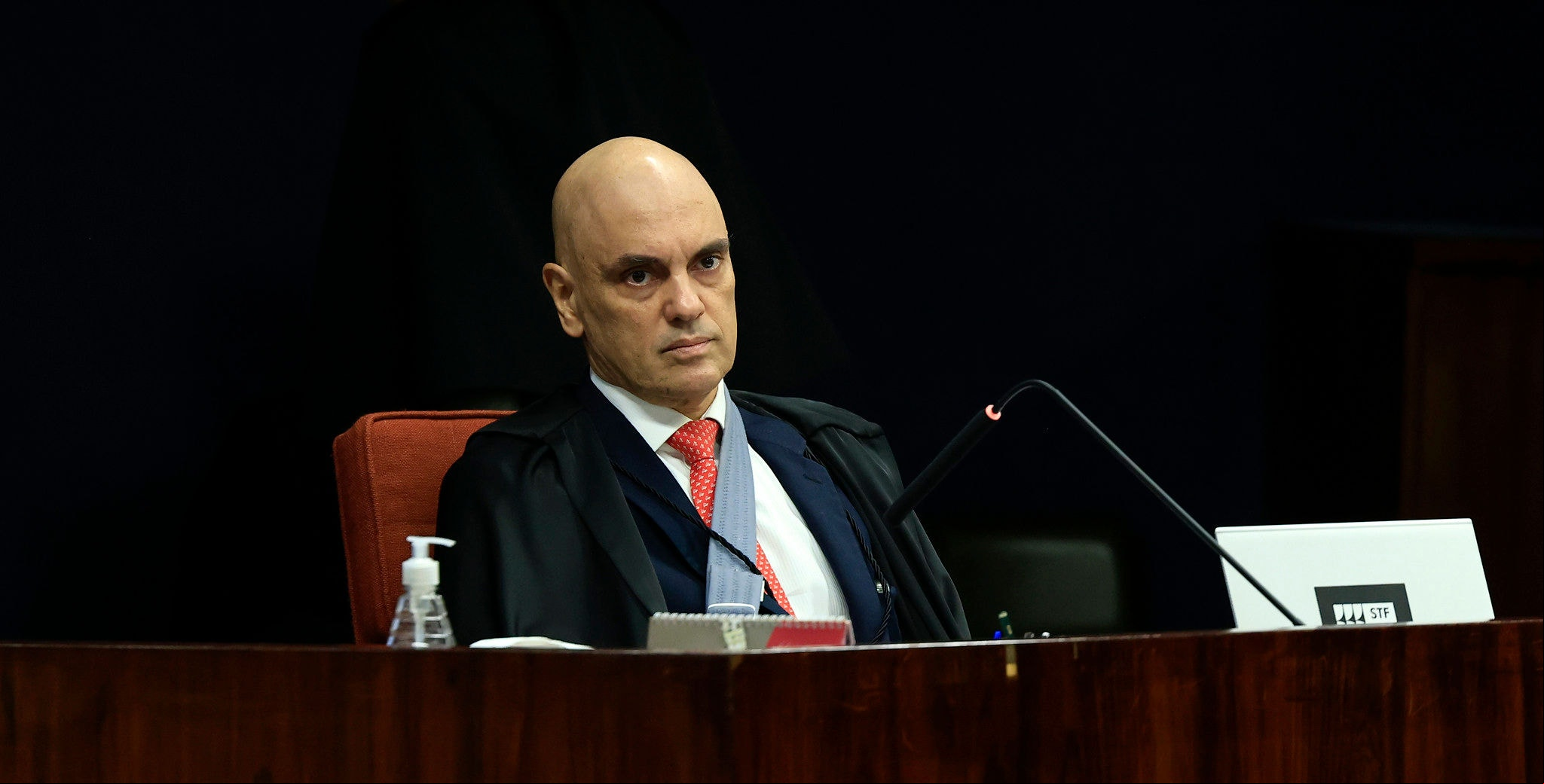 Em julgamento nesta terça-feira (20), ministro Alexandre de Moraes, do STF, votou para tornar reús os integrantes do núcleo militar do inquérito que apura suposta tentativa de golpe de Estado em 2022