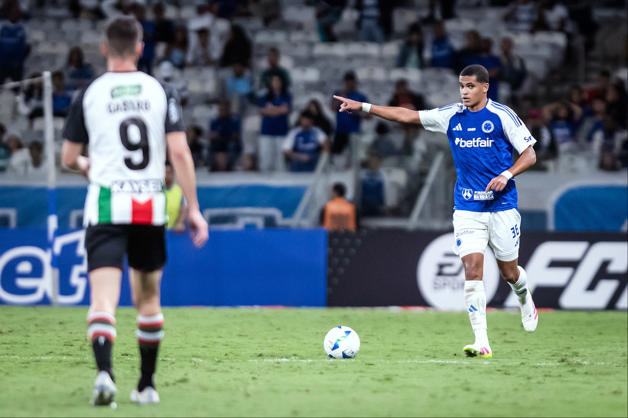 Kauã Prates em ação contra o Palestino