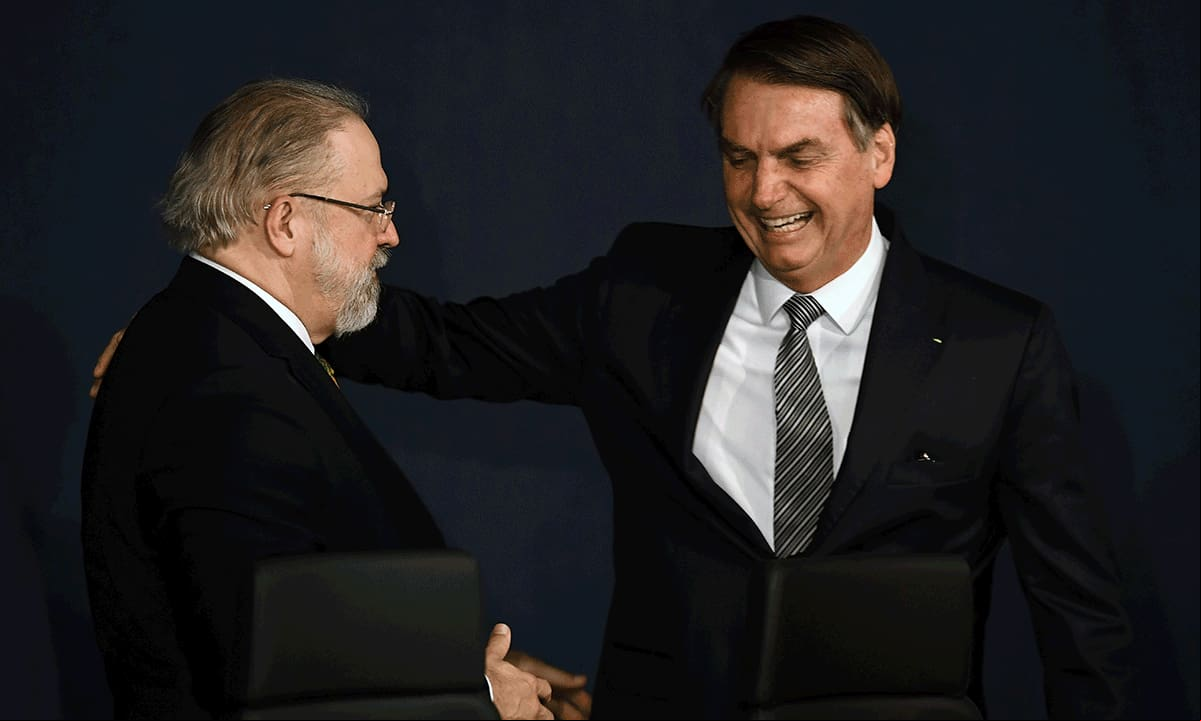 Augusto Aras, Procurador-Geral da República, cumprimenta o presidente Jair Bolsonaro Augusto Aras, Procurador-Geral da República, cumprimenta o presidente Jair Bolsonaro