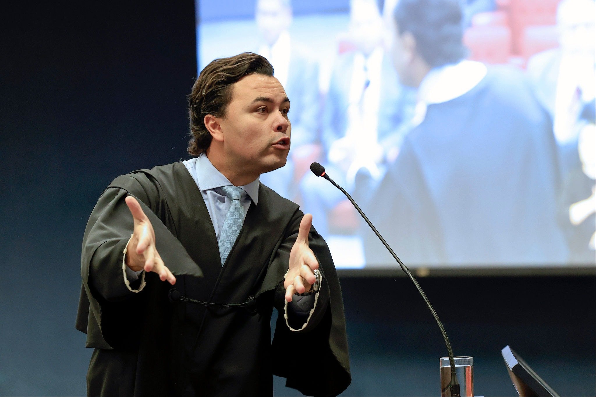 O advogado Jeffrey Chiquini da Costa na tribuna da Primeira Turma defende o coronel Rodrigo Bezerra de Azevedo e tratou o relatório da PF como uma "farsa"