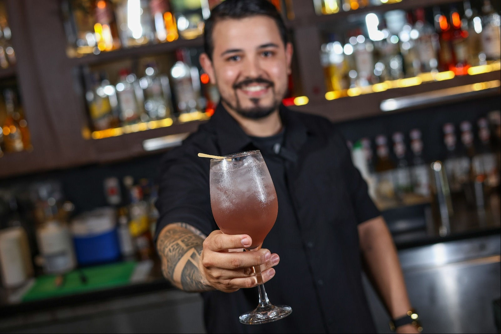 O mixologista Adriano Dias, do Montê Bar