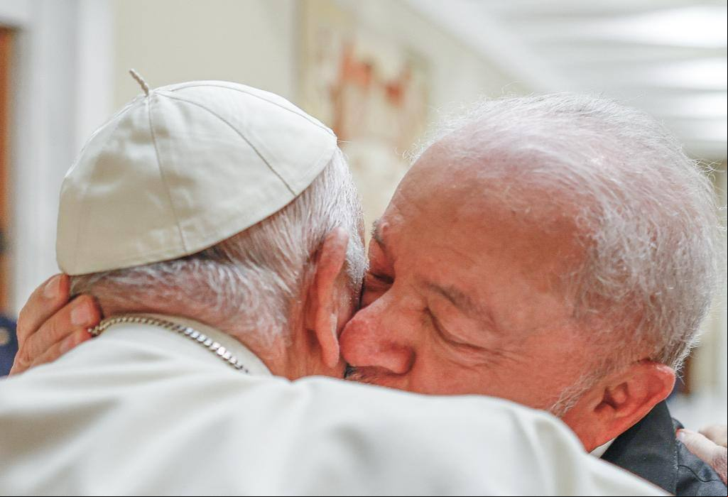 Lula se encontrou com o papa Francisco no Vaticano nesta quarta-feira (21)