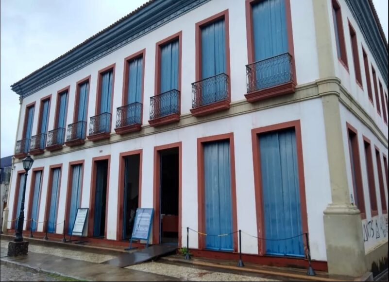 Exposição gratuita “Dialogando com o Modernismo” celebra 60 anos do curso de Letras da Unimontes