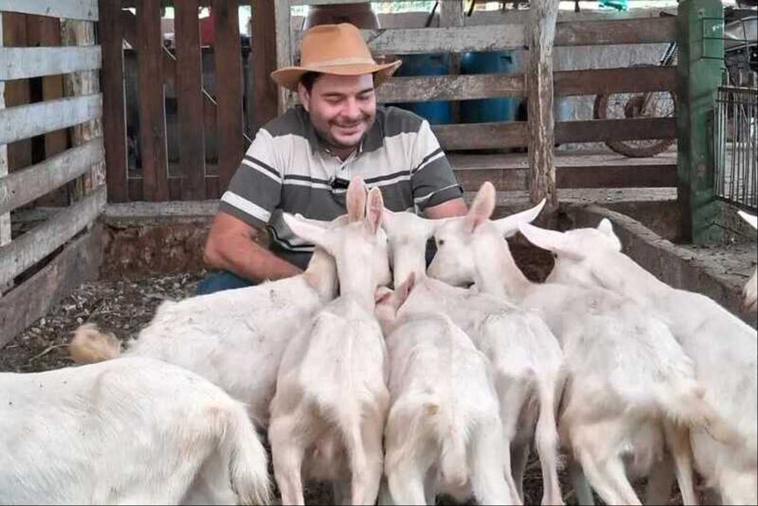 Alisson Hauck trocou a metalurgia pela criação de cabras para a fabricação de queijo