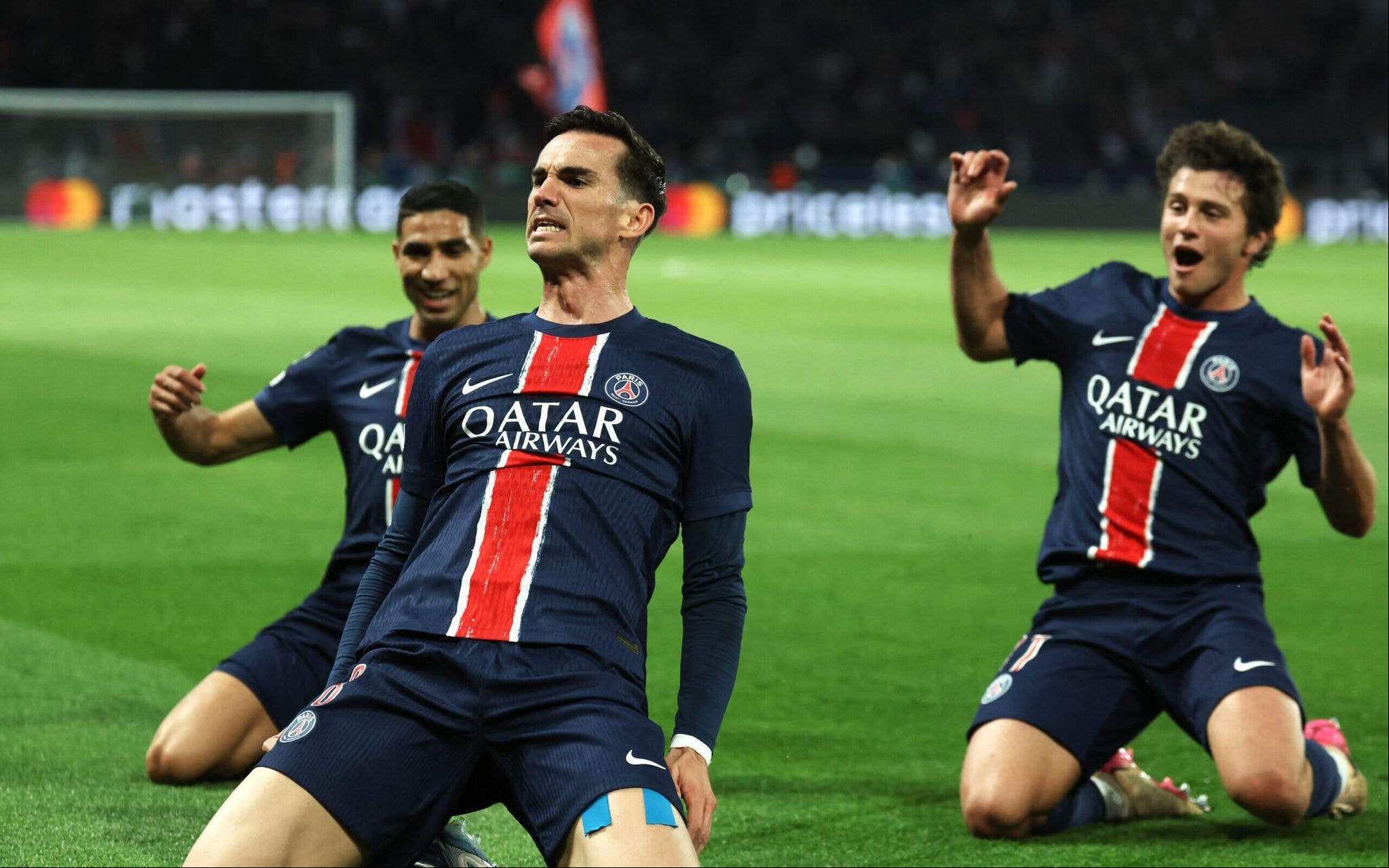 Fabian Ruiz comemora gol marcado pelo PSG sobre o Arsenal, pela Champions League (Foto: Thomas Samson/AFP)