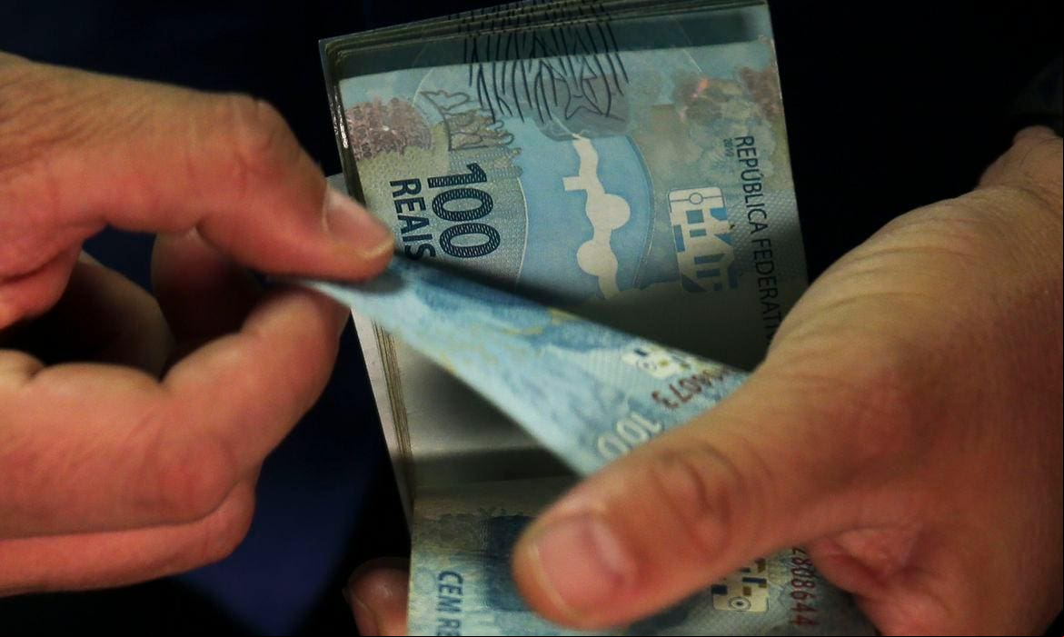 dinheiro - real O Desenrola é voltado apenas para dívidas com instituições financeiras