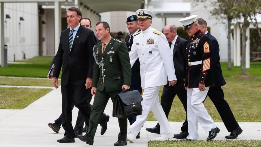 Ex-assessor de Jair Bolsonaro, Mauro Cid depôs à Polícia Federal na investigação sobre as joias dadas pelo governo da Arábia Saudita Ex-assessor de Jair Bolsonaro, Mauro Cid depôs à Polícia Federal na investigação sobre as joias dadas pelo governo da Arábia Saudita