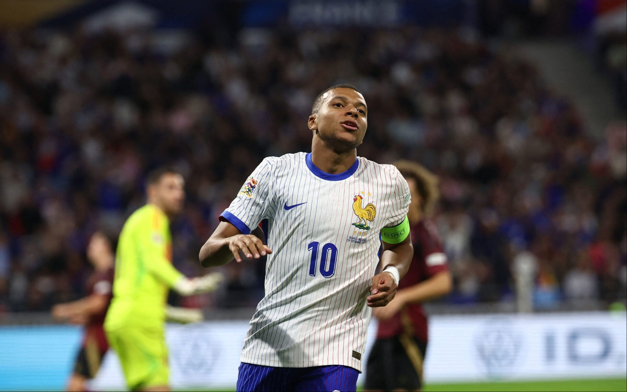 Mbappé em ação pela França (Foto: Franck FIFE / AFP)
