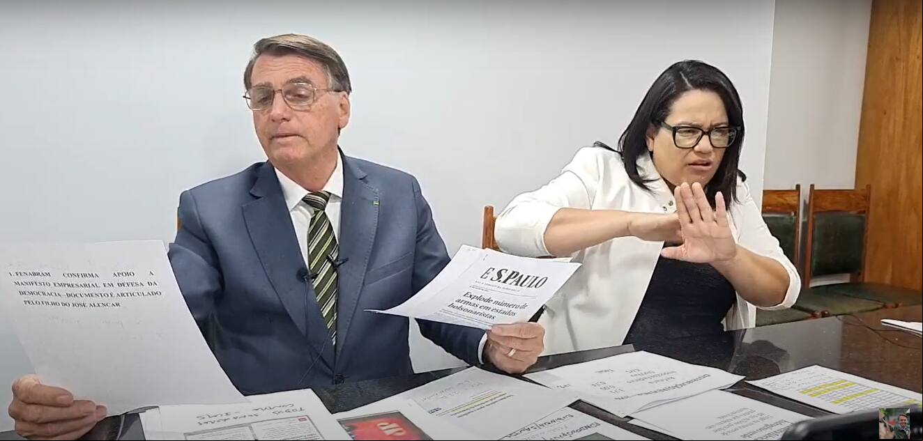 Bolsonaro fala sobre número de CACs e mortes violentas