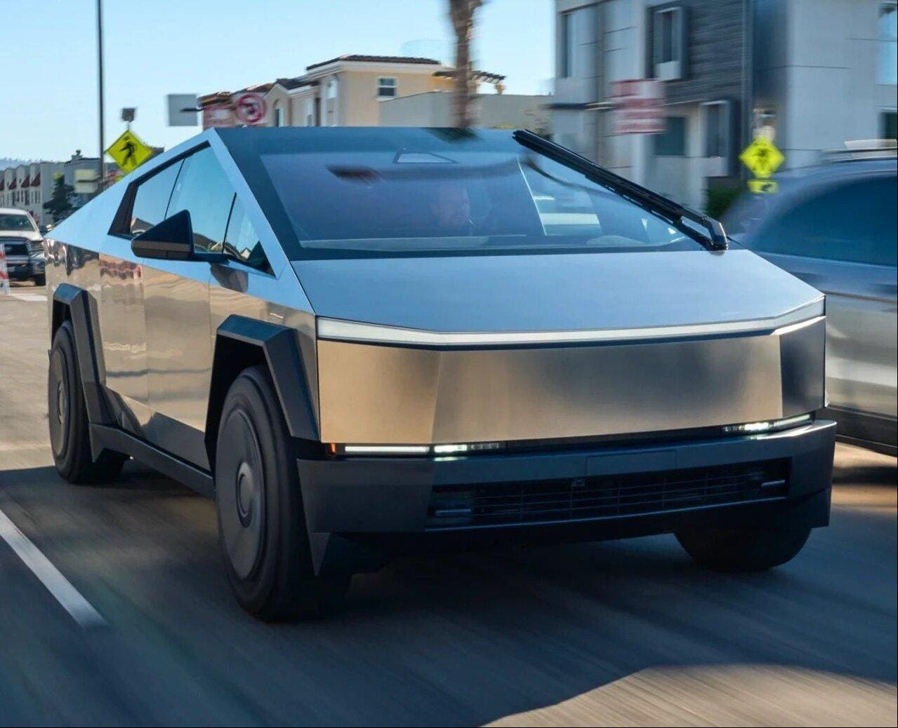 Tesla Cybertruck demorou quatro anos para começar a ser entregue aos clientes