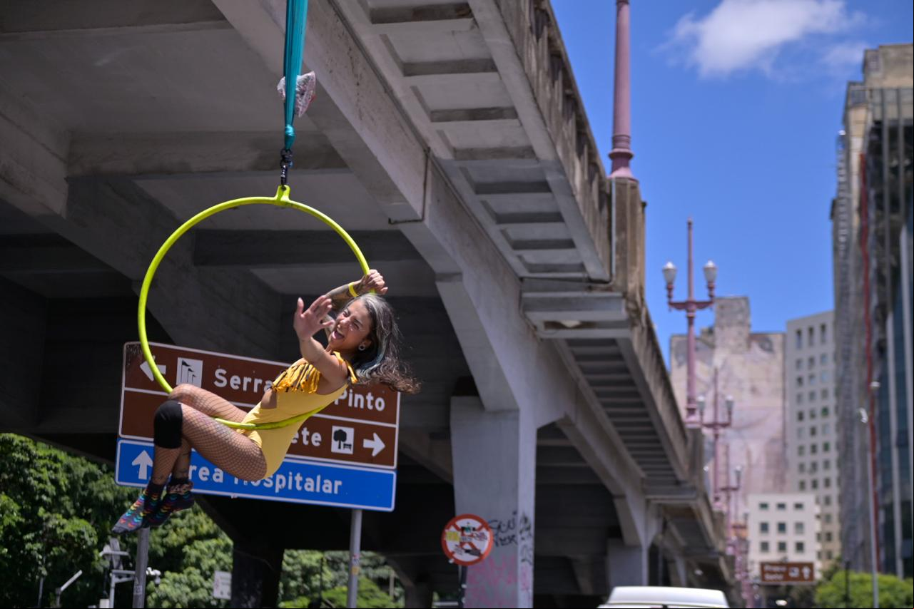 Bloco de Carnaval sob o Viaduto de Santa Tereza, em Belo Horizonte