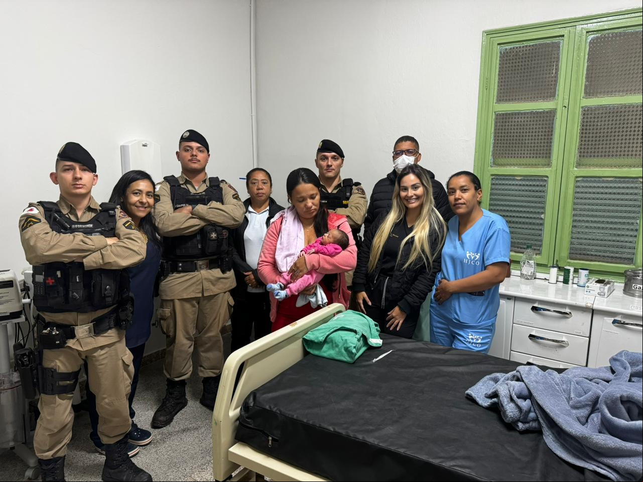 A bebê foi levada para o hospital, onde recebeu os cuidados médicos