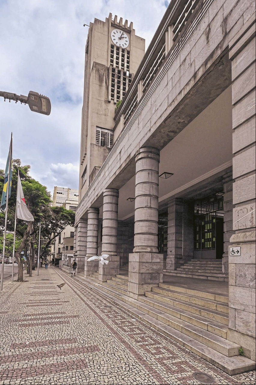 O prédio da atual Prefeitura de BH, antigo Palácio da Municipalidade, foi construído em 1937. Muitos edifícios projetados por arquitetos italianos atendiam a um projeto de urbanidade, sendo espaços pensados para abrigar clubes sociais ou instituições do poder político e econômico (Fred Magno/O TEMPO)