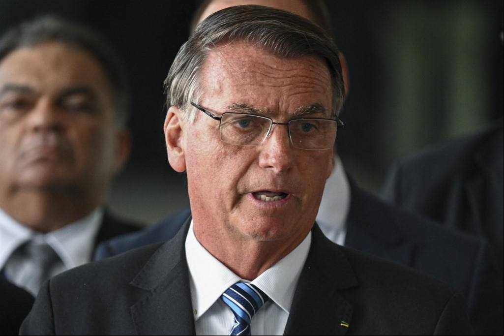 Jair Bolsonaro e quatro oficiais-generais de quatro estrelas estão entre os intimados a depor Jair Bolsonaro e quatro oficiais-generais de quatro estrelas estão entre os intimados a depor