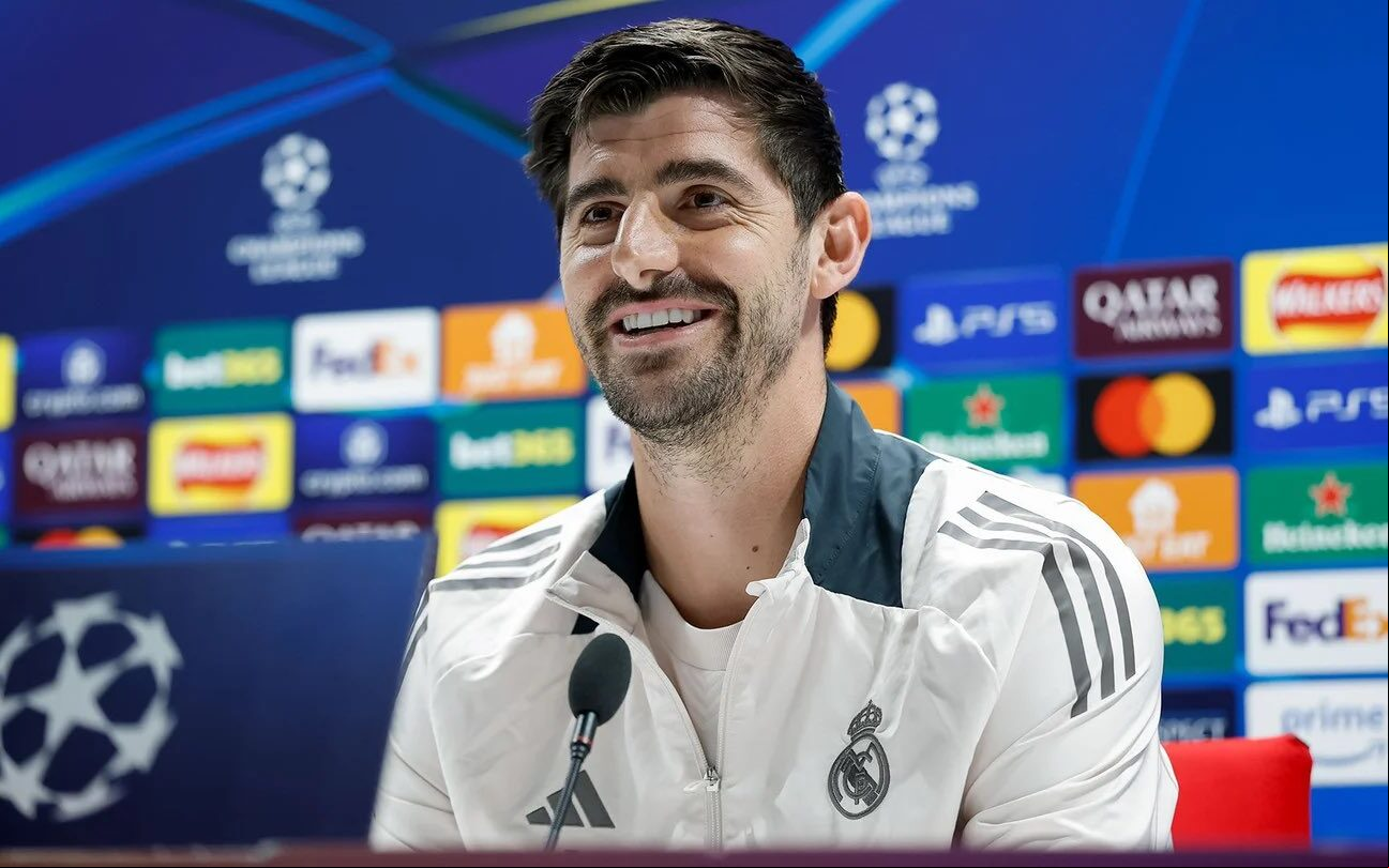 Courtois em coletiva da Champions League (Foto: Adrian Dennis / AFP)
